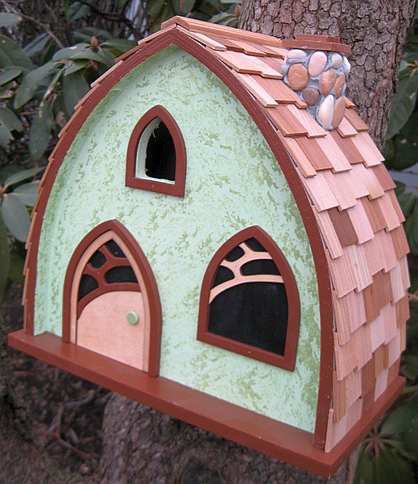 Queen's Hamlet Cheshire Cottage Birdhouse