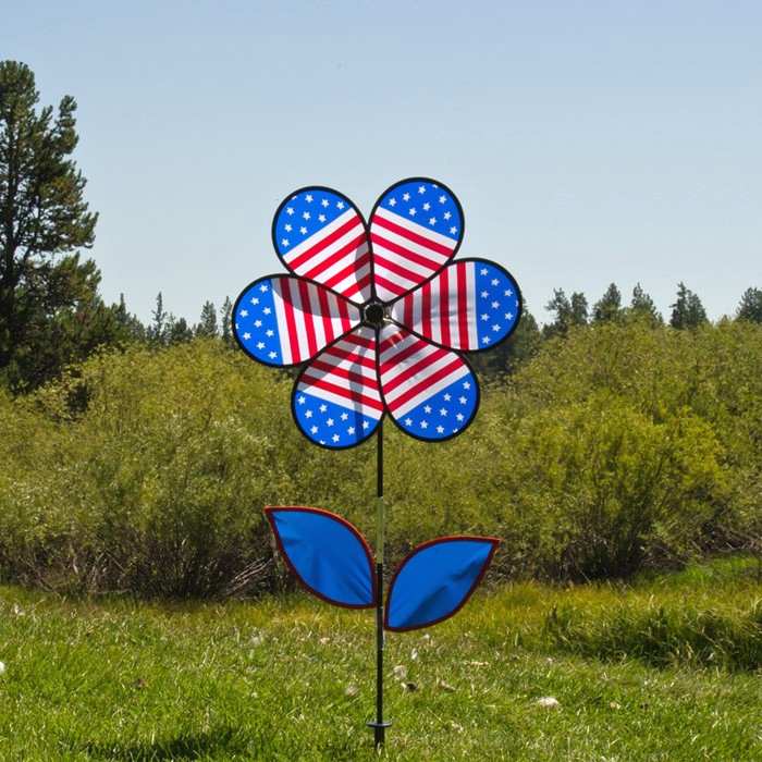 Patriotic Flower w/Leaves 19 inch Spinner