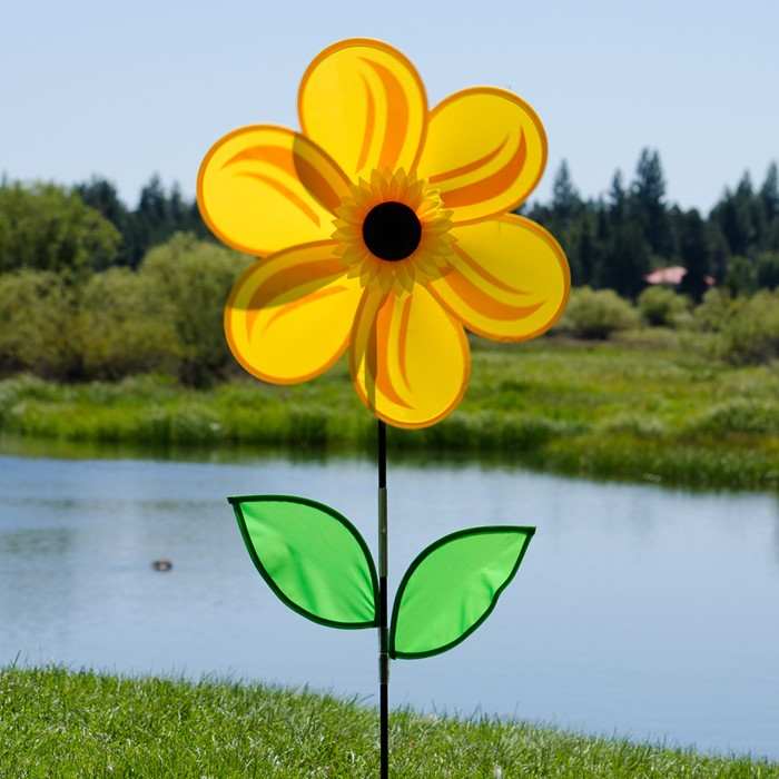 Sunflower w/Leaves 19 inch Spinner