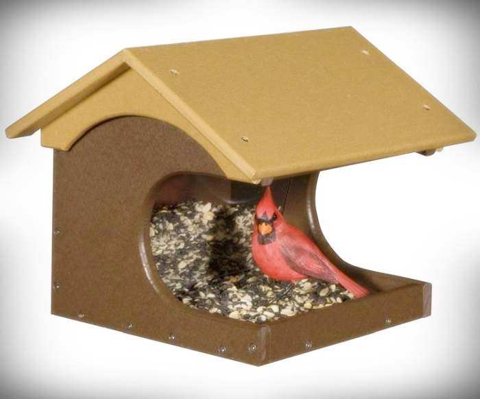 Amish Recycled Poly Coveside Bird Feeder