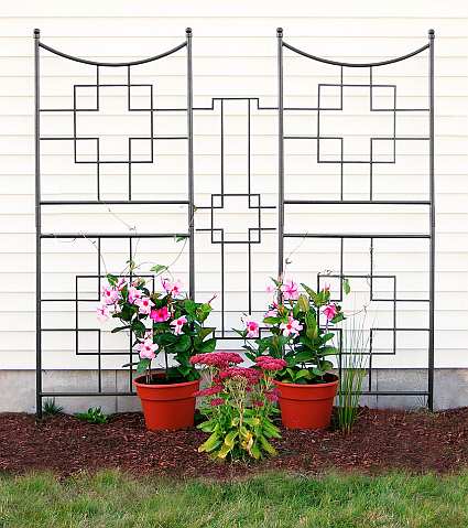 Two Square-on-Squares Trellises with Center Link to create a continuous screen